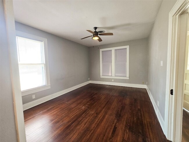 Photo - 4302 Ave Q 1/2