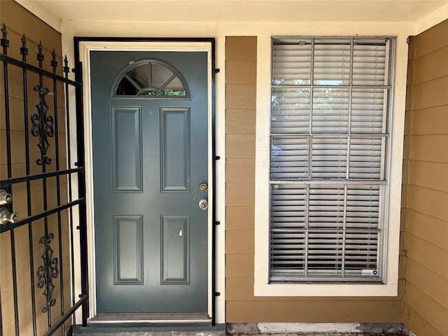 Photo - 6010 Hoover St