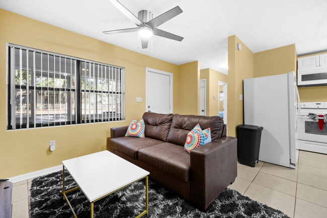 Building Photo - 737 SE 4th Ave Unit SI ID1359109P