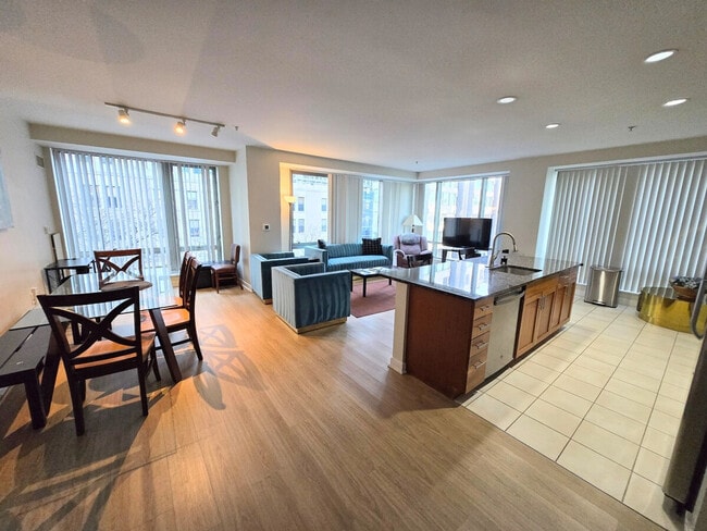 Building Photo - 4 Emerson Pl Unit GO ID1059124P