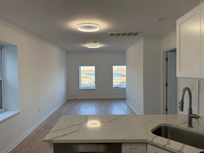 Building Photo - 9007 Riverside Pl