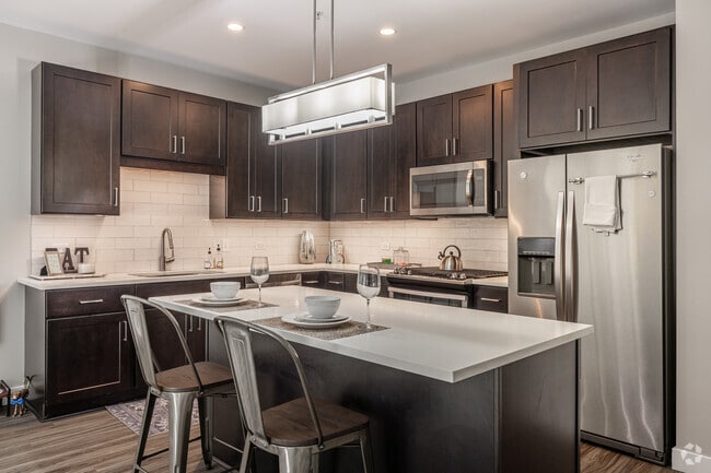 1BR, 1BA - 809SF - Kitchen - Uptown La Grange