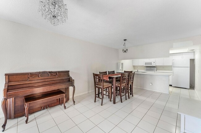 Photo - 170 Waterside Dr Unit 170