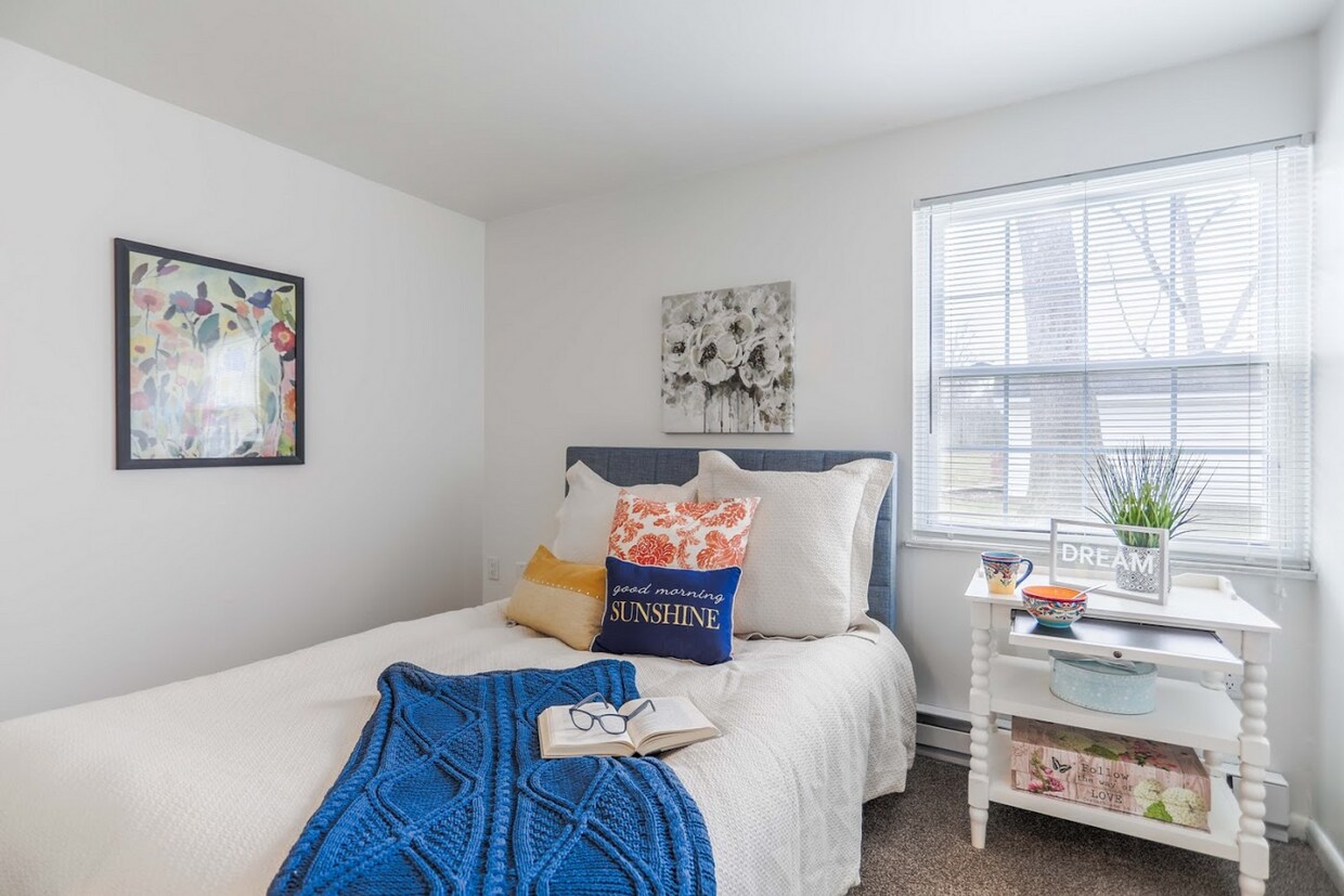Floor Plan - Two-bedroom - Updated - With W/D Hook Up - Grou...