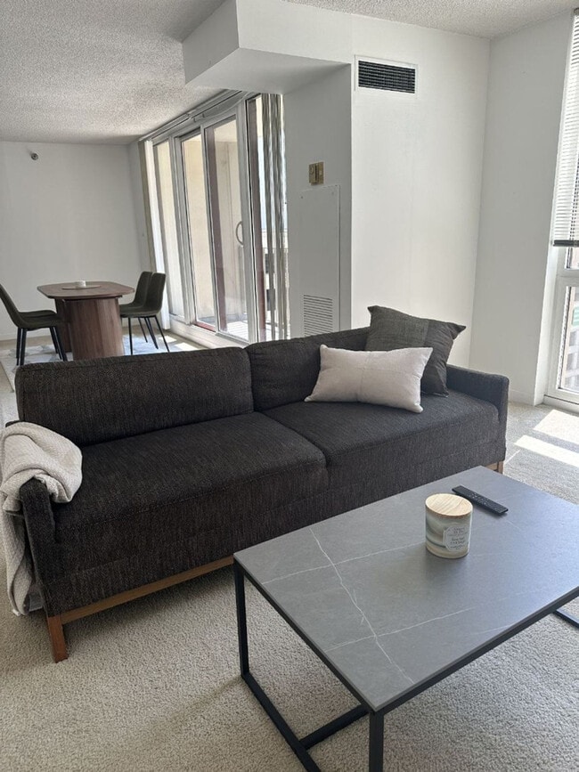 Building Photo - 210 N Wells St Unit ID1294899P