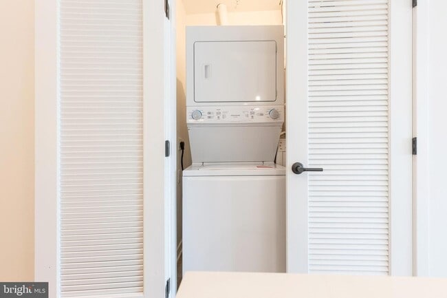 Photo - 3120 W Jefferson St Unit 402