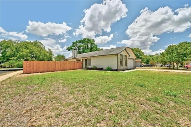 Photo - 9601 Holly Springs Dr