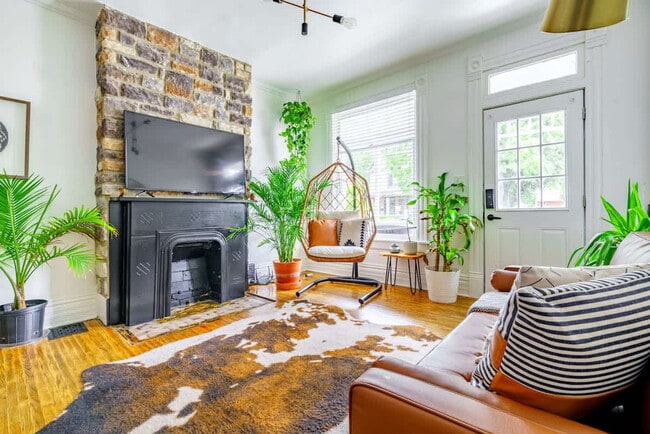 Photo - 256 W Poplar Ave Unit ID1265636P