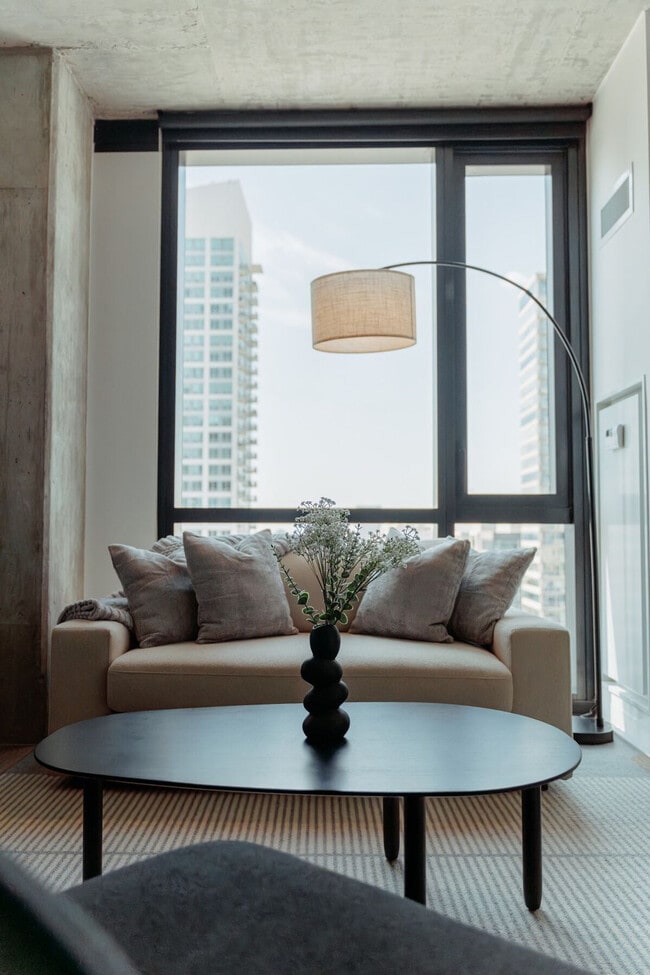 Photo - 755 S Clark St Unit ID1337725P