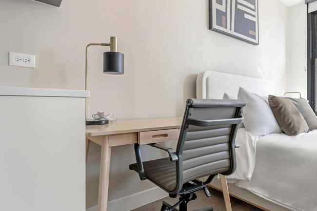 Photo - 21 E Chestnut St Unit FL23-ID1391