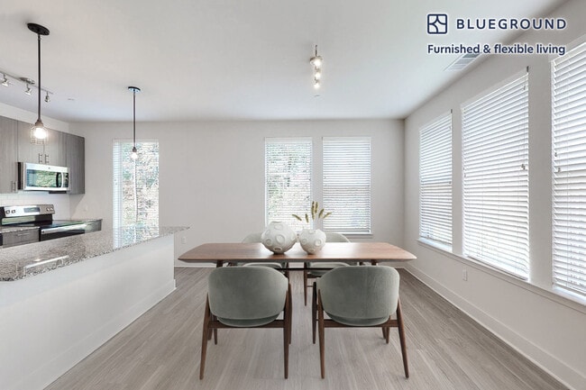 Photo - 820 Concorde Cir Unit SI FL2-ID10970A