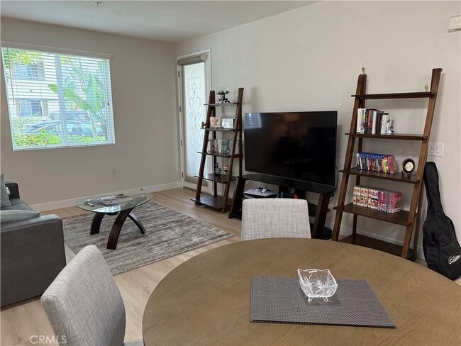 Building Photo - 1170 Scholarship