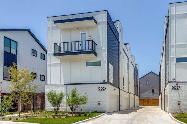 Building Photo - 5633 Live Oak St Unit 102