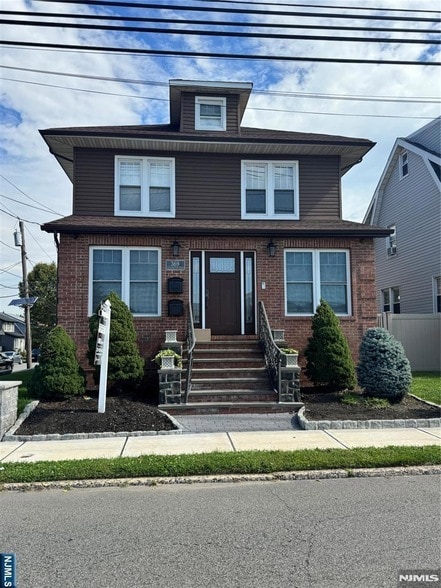 Photo - 369 Edgewater Rd