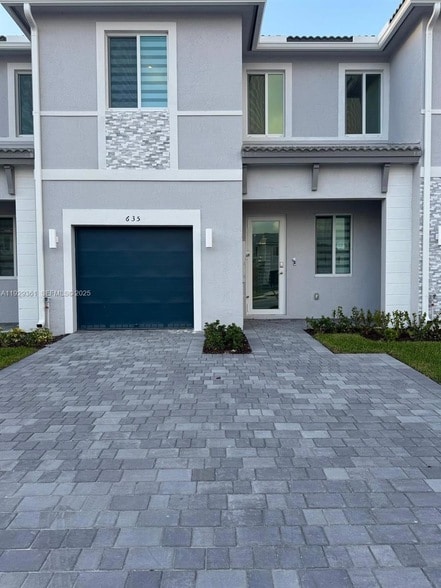 Photo - 635 SE 13th St Cir