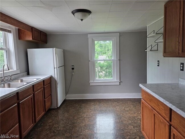 Photo - 208 W Main St