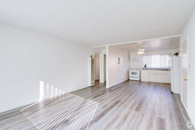 2BR, 1BA - 800SF - Serrano Apartments