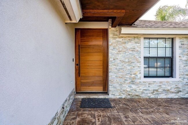 Photo - 408 E Redbud Ave