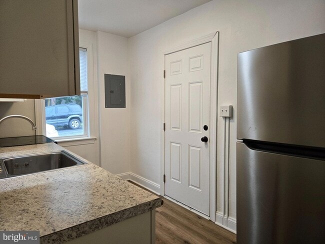 Photo - 739 S Kent St