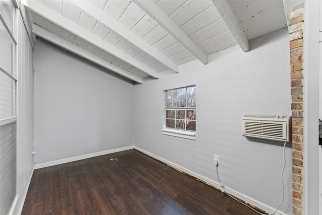 Photo - 1805 Haymeadow