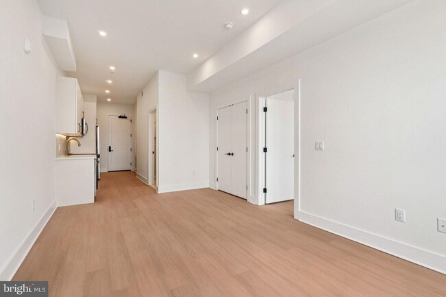 Photo - 30 W Allens Ln Unit 307