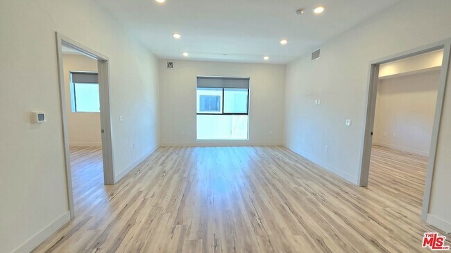 Photo - 1540 S Hayworth Ave Unit 202