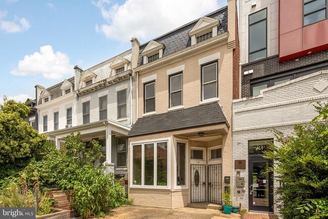 Building Photo - 730 15th St SE