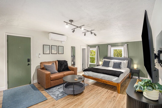 Building Photo - 37 Gold Ave NW Unit ID1346770P