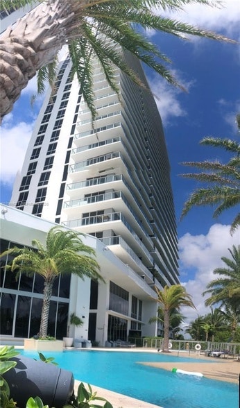 Building Photo - 16385 Biscayne Blvd Unit 507