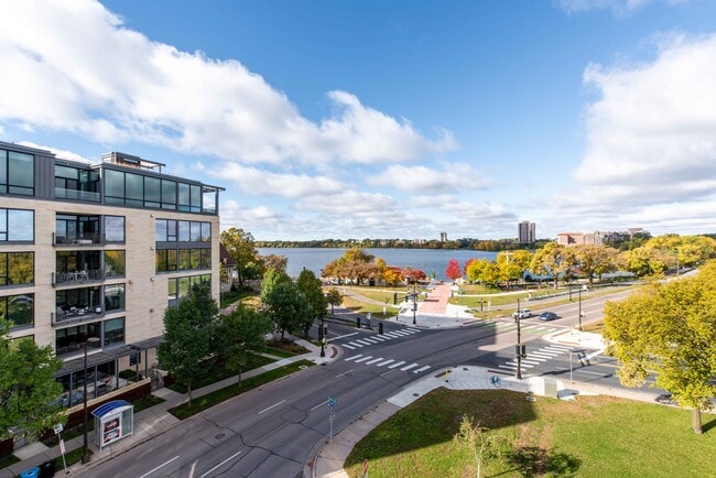 Photo - 1800 Lake Apartments