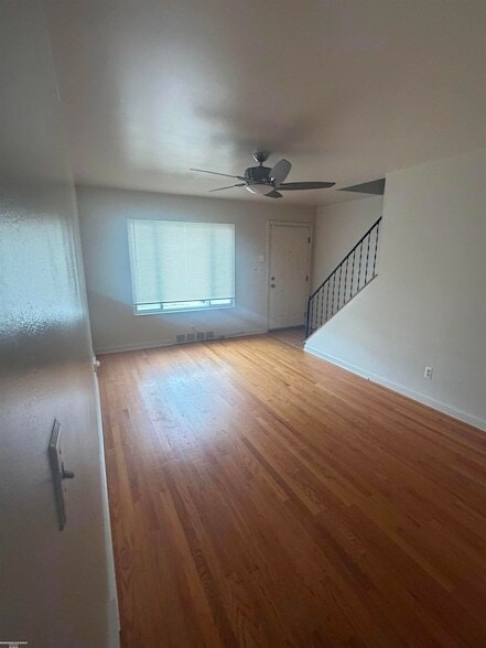 Photo - 20644 Hollywood St