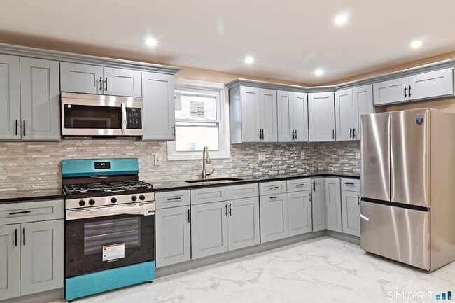 Building Photo - 40 Elizabeth St Unit 2