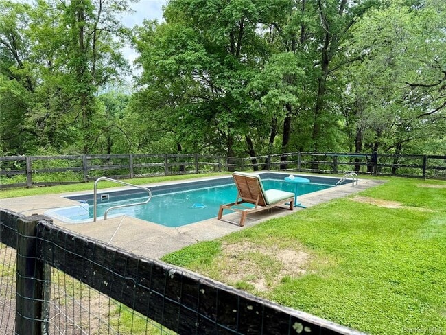 Photo - 183 Barrytown Rd