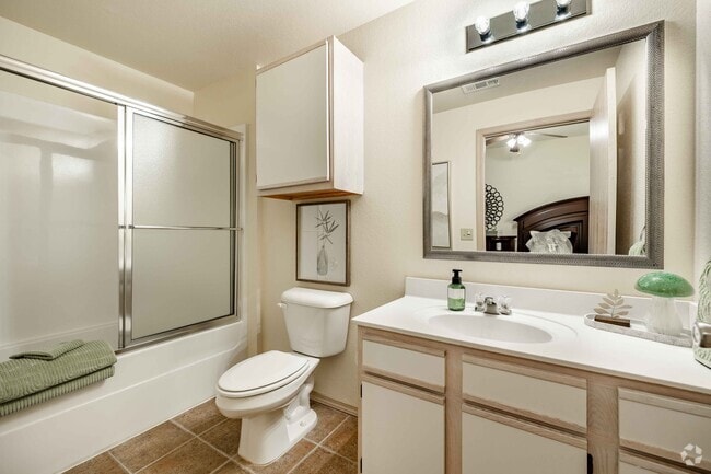2BR, 2BA - 1,093SF - Primary Bathroom - The Fairways at Derby