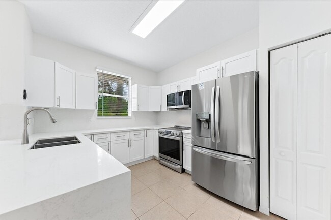 Building Photo - 402 Seminole Palms Dr