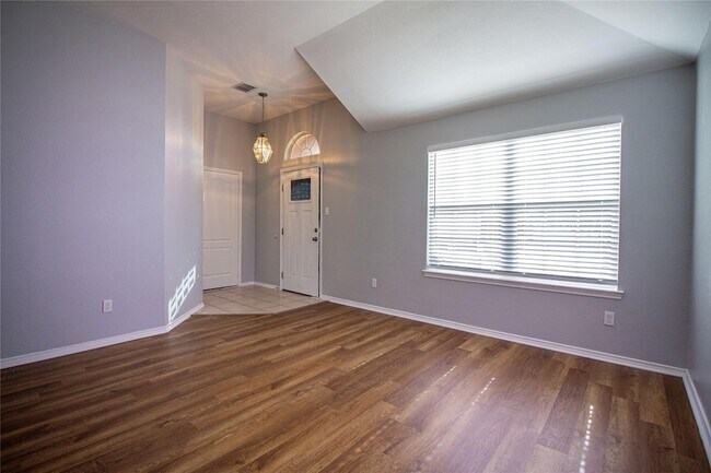 Photo - 1933 Joe Pool Dr