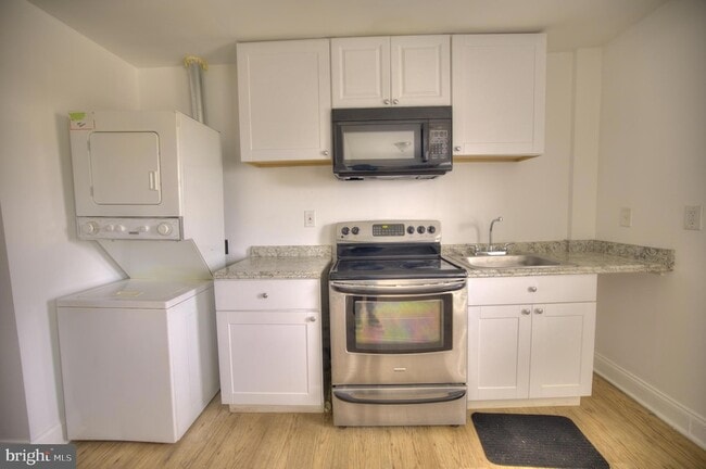 Photo - 1405 N Decker Ave Unit 2