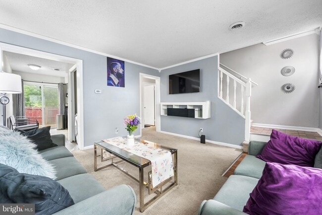 Photo - 325 E 13th St