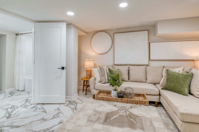 Building Photo - 2332 Allison Rd Unit ID1288913P