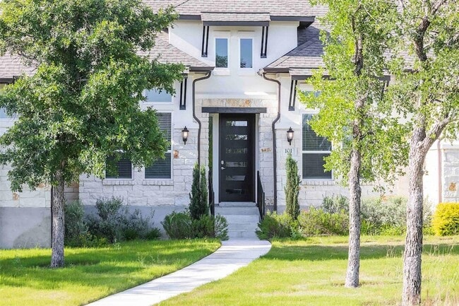 Photo - 101 Woodstock Cir