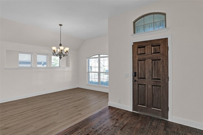 Photo - 2105 Burke Dr