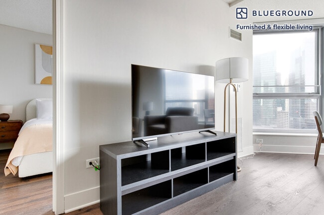 Photo - 300 N Canal St Unit FL17-ID1389