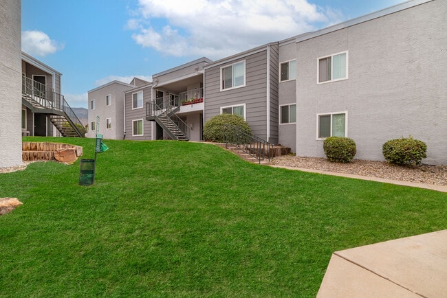 Albuquerque Apartments for Rent off Tramway - Villa Serena Apartments