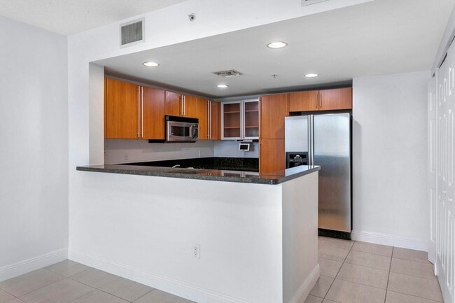 Building Photo - 610 Clematis St Unit 418