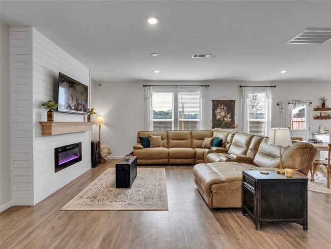 Photo - 25623 Balsamroot Dr