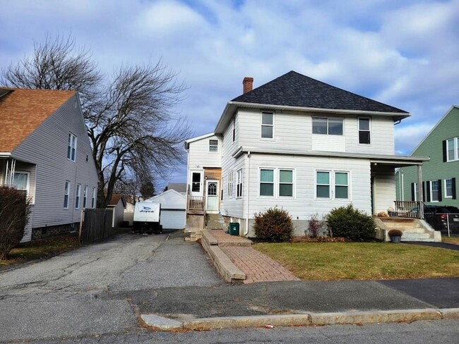 Building Photo - 755 Franklin St Unit 2
