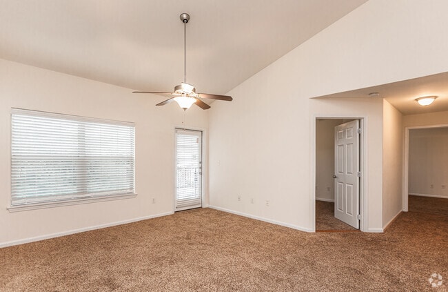 2BR, 1BA 934SF - Oxford at Estonia