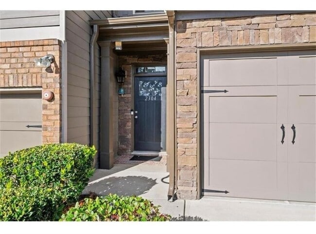 Photo - 2304 Oakton Pl
