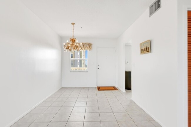 Photo - 2555 NE 11th St Unit 804