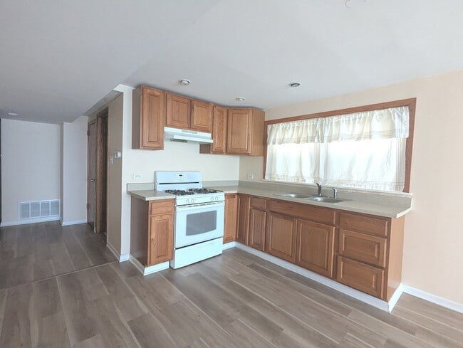 Photo - 5802 S Archer Ave Unit B